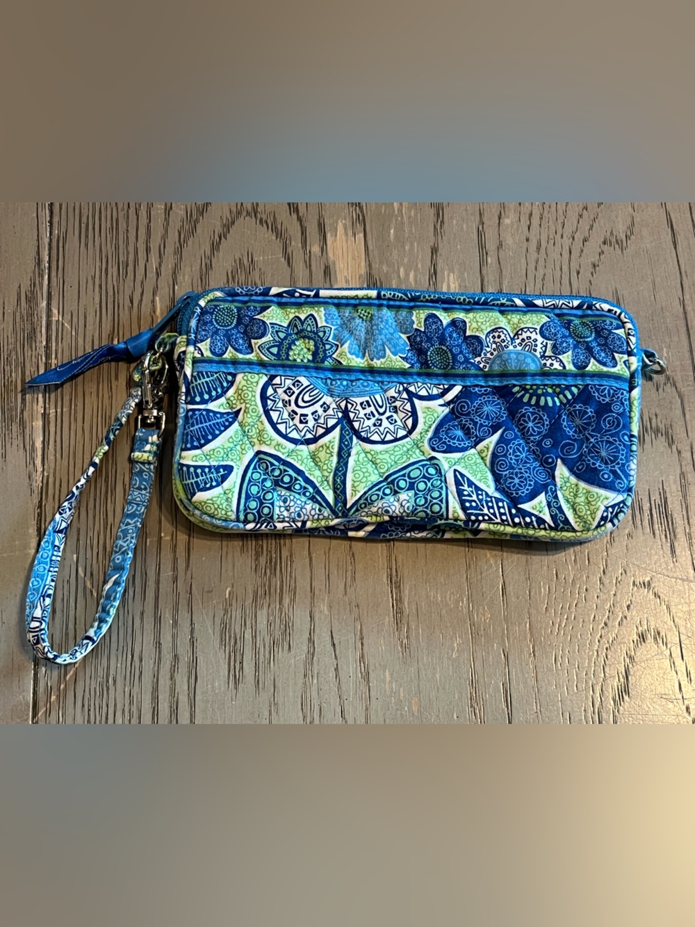 Vera Bradley Retired Doodle Daisy Pattern Wristlet Wallet